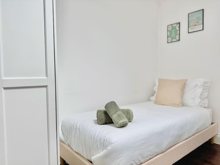 Apartament Alluring Studio In Wembley 30Min To Central Londyn Zewnętrze zdjęcie