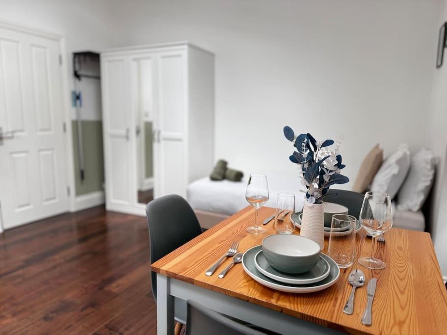 Apartament Alluring Studio In Wembley 30Min To Central Londyn Zewnętrze zdjęcie