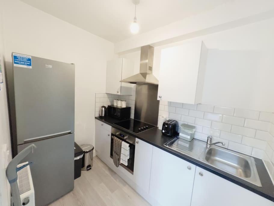 Apartament Alluring Studio In Wembley 30Min To Central Londyn Zewnętrze zdjęcie